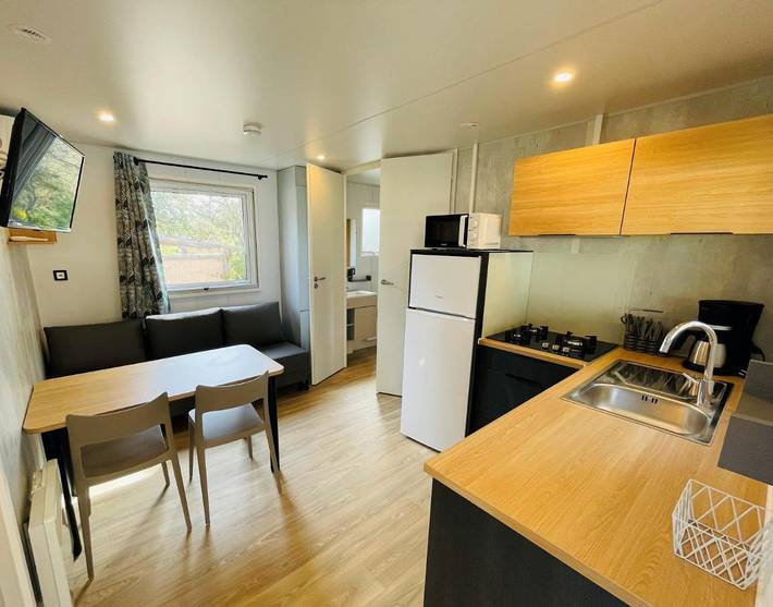 Camping pour 4 personnes, avec piscine et terrasse ainsi que jardin et vue à Roquebrune-sur-Argens - 3