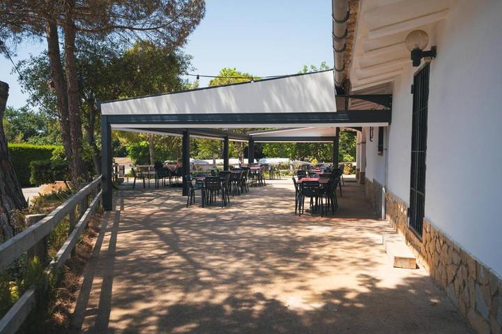 Location de vacances pour 4 personnes, avec jardin ainsi que terrasse et piscine à Vall-llobrega - 3