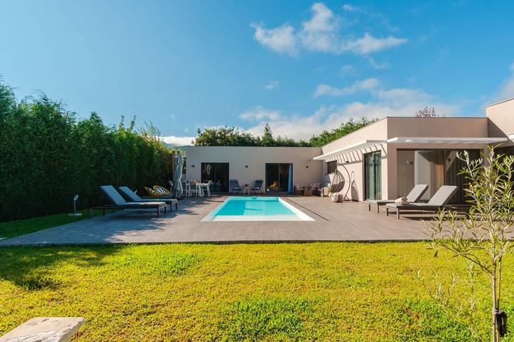 Casa de férias para 4 pessoas, com piscina e jardim em Gaula