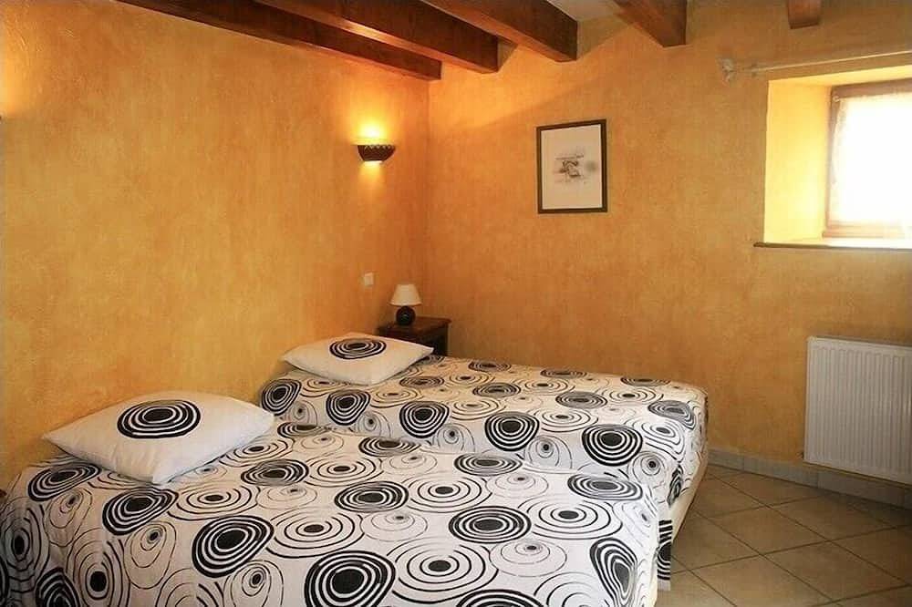 Gîte à la nuitée de 1 A 6 Pers 72 à &86 M² Avec Une Terrasse A Mondon & Piscine in Rougement, Doubs