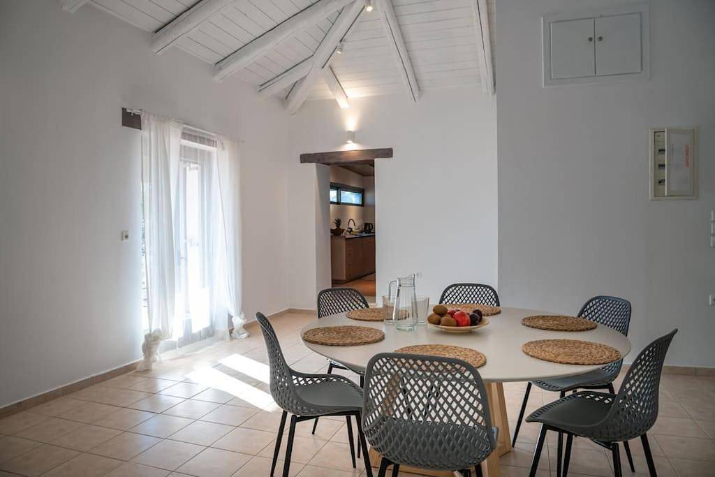 Four-Bedroom House in Αργάσι, Ζάκυνθο
