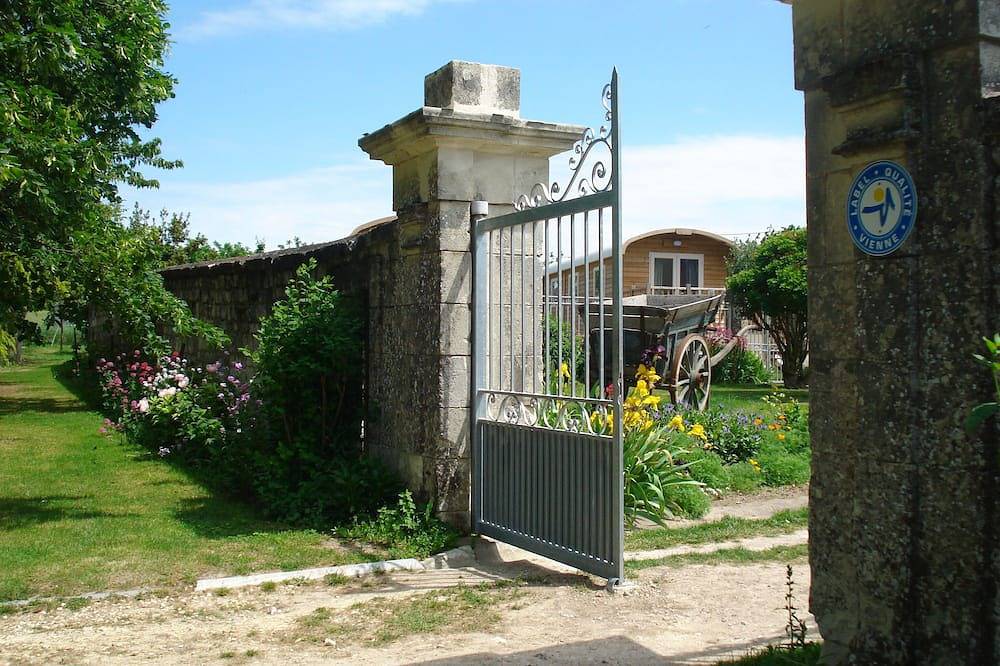 La Roulotte \"Emilie\" in Roiffé, Vallée de la Loire