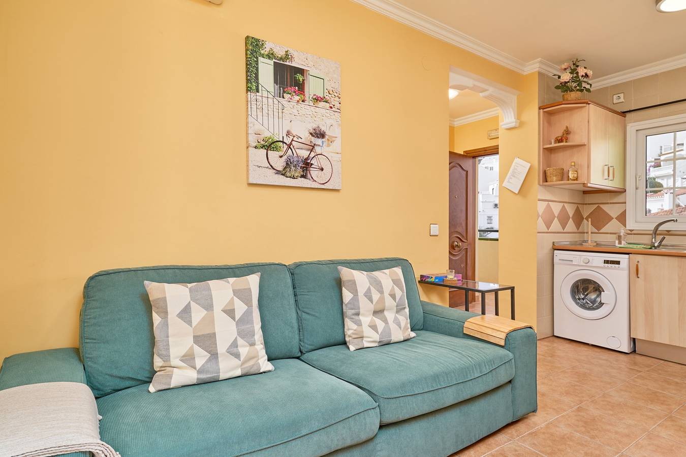 Entire apartment, Apartment 'Burriana Beach Apt Nerja' with Mountain View, Wi-Fi and Air Conditioning in Playa de Burriana, Nerja
