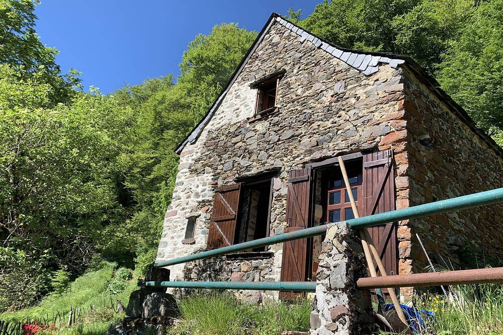 Mountain Sheepfold in Borce, Béarn