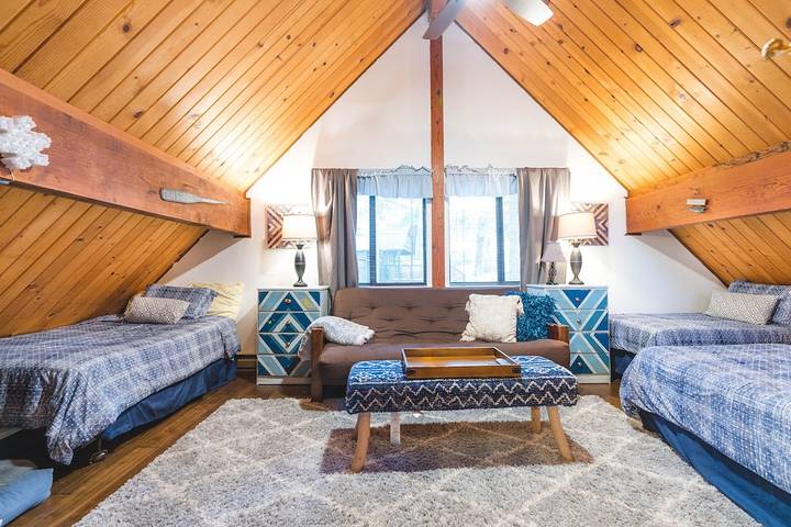 Log cabin for 8 people, with hot tub and balcony as well as yard - 1