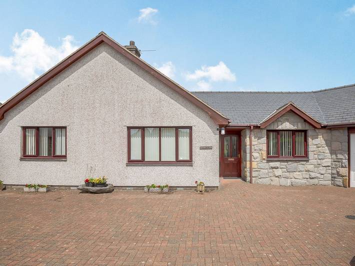 Log cabin for 6 people, with garden in Bala