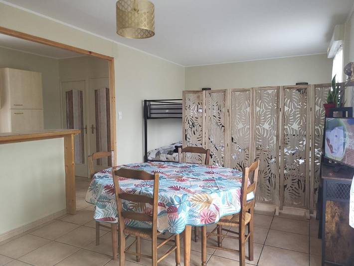 Location de vacances pour 6 personnes, avec terrasse et jardin dans Thiel-sur-Acolin - 2