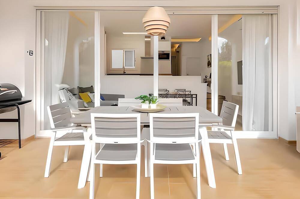 Apartamento entero, ¡Reformado a estrenar! Casa con jardín y Bbq a 5min de playa Arenal d’en Castell in Coves Noves, Es Mercadal