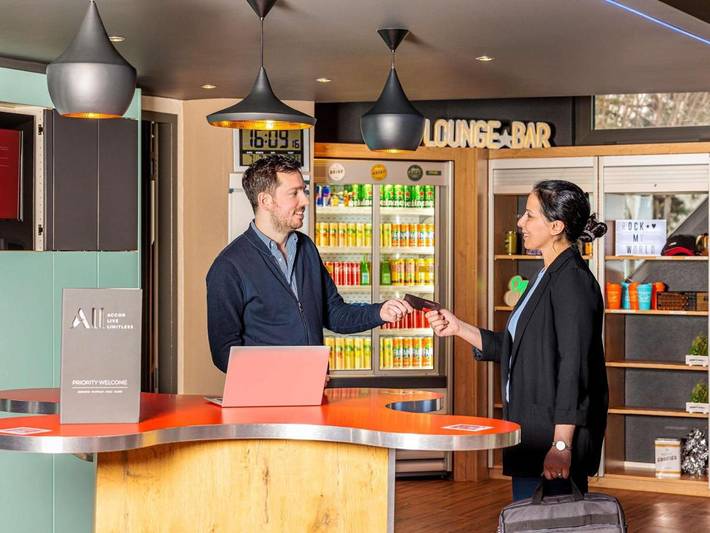 Hôtel pour 3 personnes, avec terrasse, animaux acceptés à Crissier