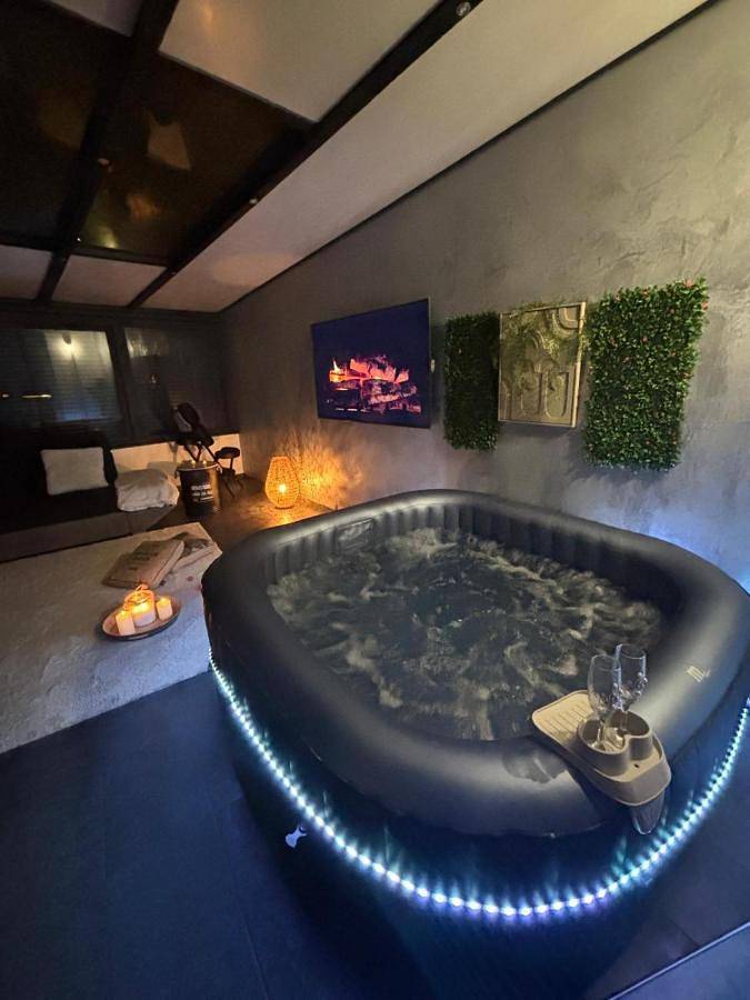 Casa de vacaciones para 4 personas, con jardín además de jacuzzi y terraza - 1