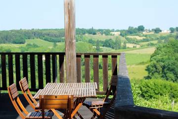 Gîte pour 4 personnes, avec piscine ainsi que jardin et terrasse à Saussignac