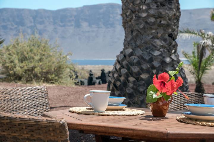 Schönes Haus "La Casita" mit Meer- und Bergblick, Garten & Terrasse in Famara Beach, Teguise