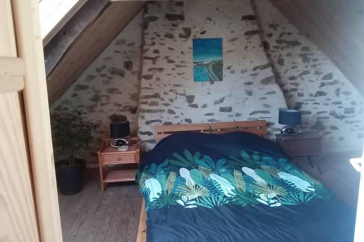 Location de vacances pour 5 personnes, avec terrasse et jardin à Poullaouen - 2