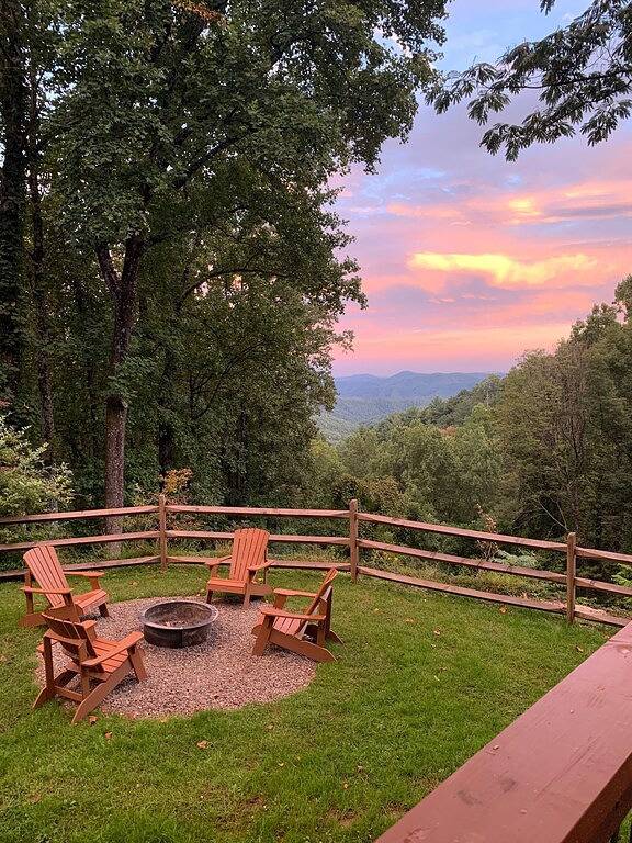 Secluded & Romantic, Blowing Rock, Views, Hot tub - The Red Rover in Blue Ridge Parkway, Caldwell County
