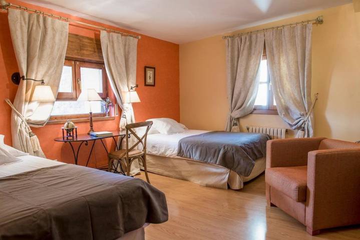 Hôtel pour 3 personnes, avec terrasse et jardin, adapté aux familles à Castejón de Sos - 2