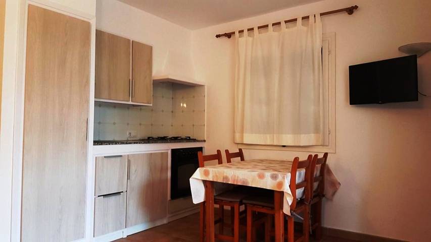 Gîte pour 4 personnes, avec terrasse ainsi que piscine et jardin à Cala en Blanes - 4