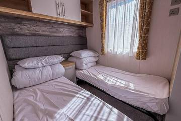 Static Caravan for 6 People in Waveney District, Suffolk, Photo 3