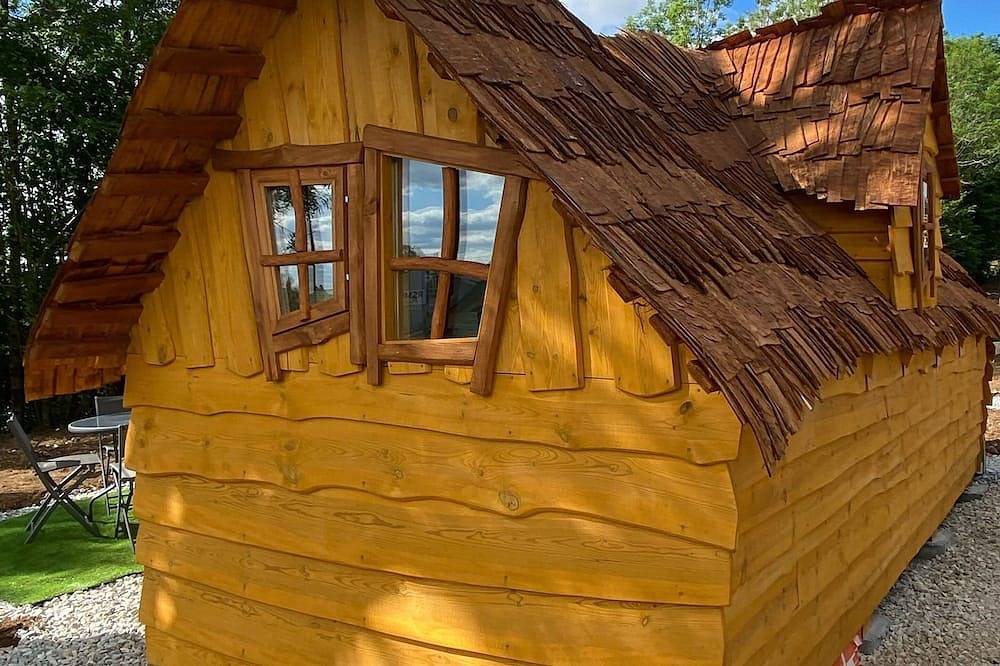 Enchanted cabin with shared pool/Spa and optional Kota grill in Loray, Französischer Jura