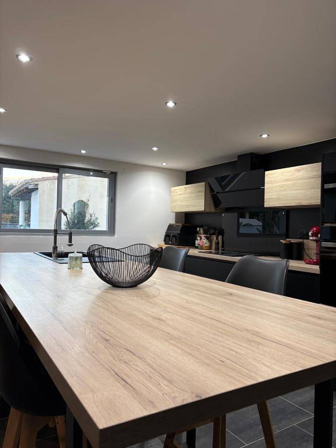 Location de vacances pour 8 personnes, avec piscine ainsi que jardin et jacuzzi, adapté aux familles à Aimargues - 3