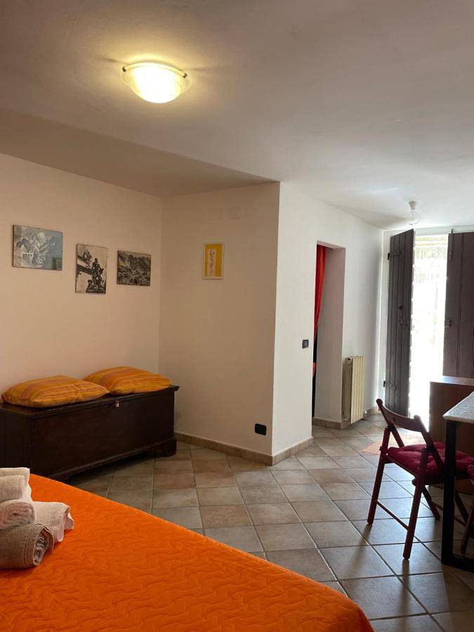 Gîte pour 2 personnes, avec jardin ainsi que terrasse et vue à Carrare - 4