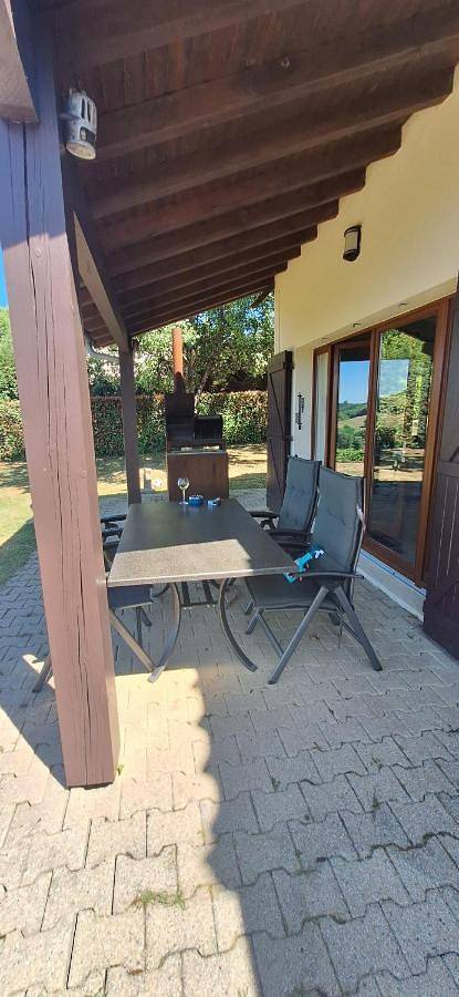 Location de vacances pour 4 personnes, avec jardin ainsi que vue et piscine à Seilhac - 4