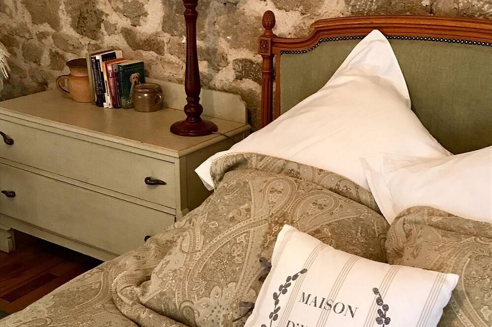Romantique, Cottage rénové dans un village médiéval pour 6 - jardin clos privé in Guémené-sur-Scorff, Région de Pontivy