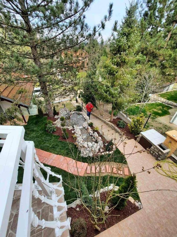 Ferienwohnung für 4 Personen, mit Terrasse und Garten in Винци