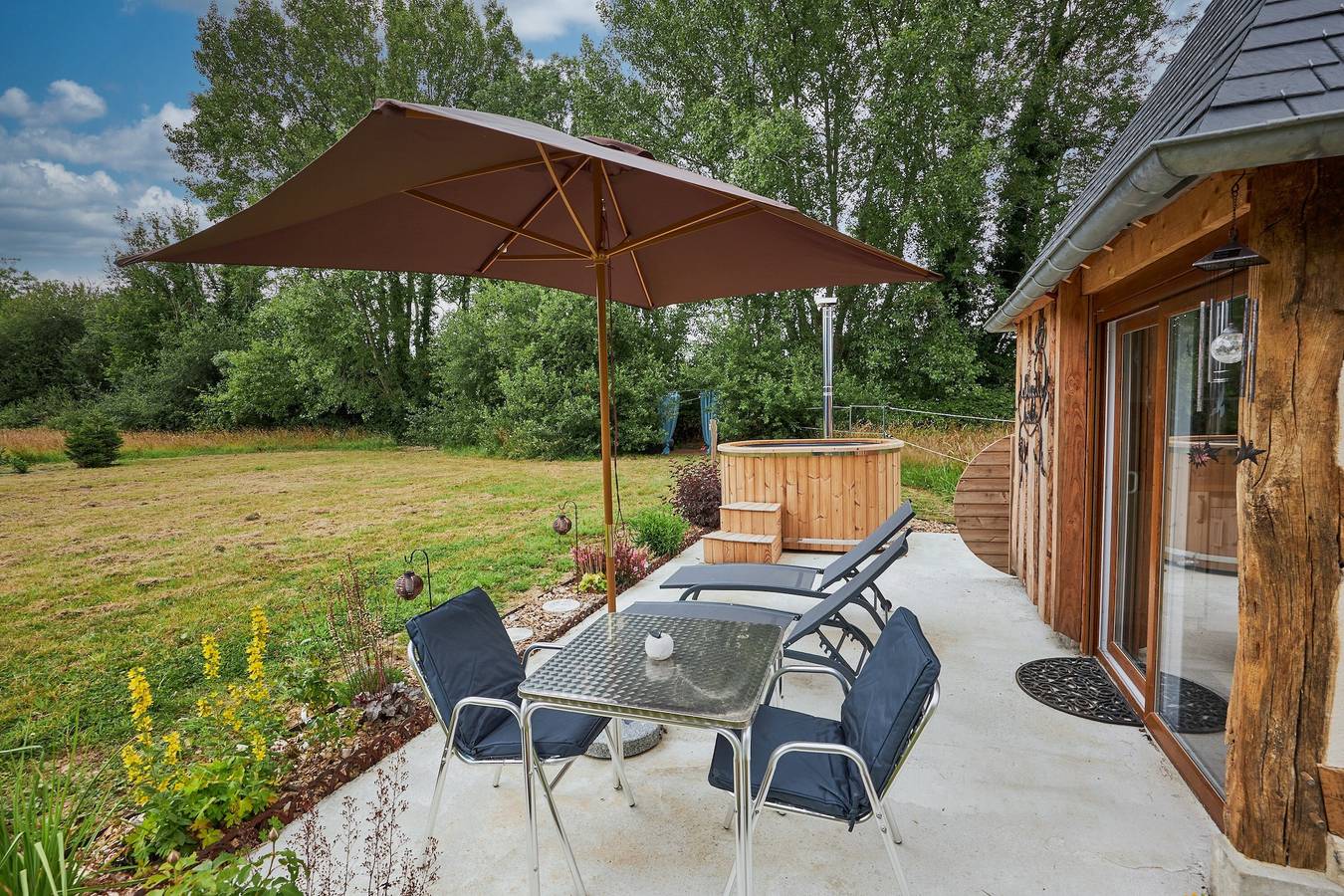 Geheel appartement, Cottage 'Le Chouette Insolite' met privé tuin & Nordic Bath in Cresseveuille, Lisieux en omgeving