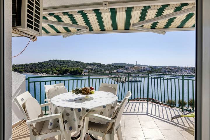 Apartament wakacyjny dla 2 osób, z Balkon/ taras w Murter (wyspa)