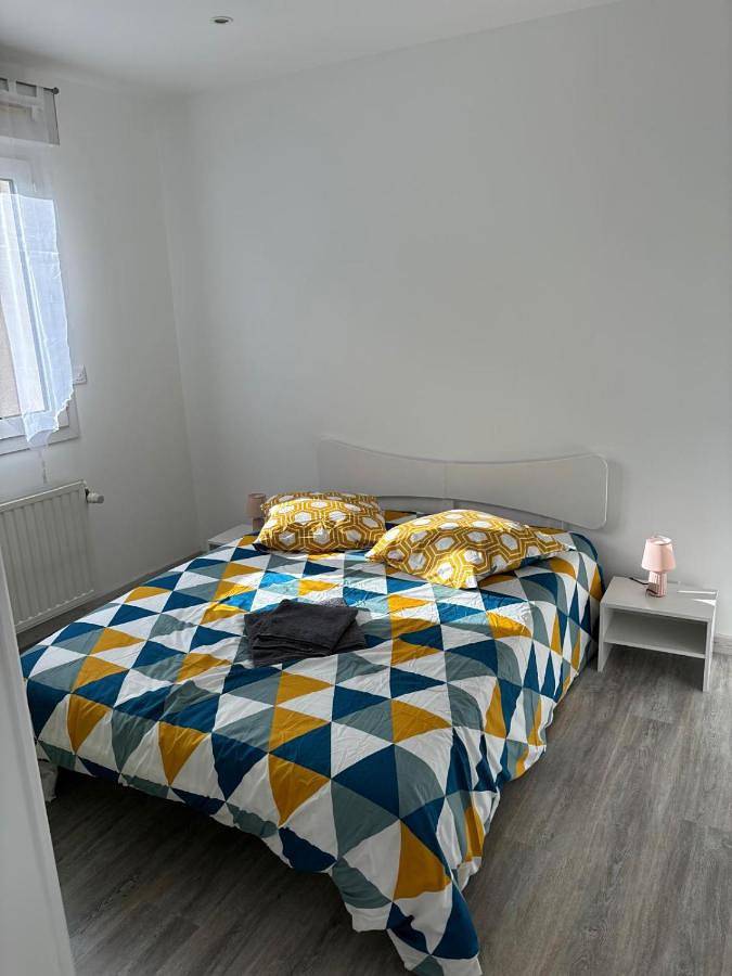 Gîte pour 8 personnes, avec jardin à Seiches-sur-le-Loir