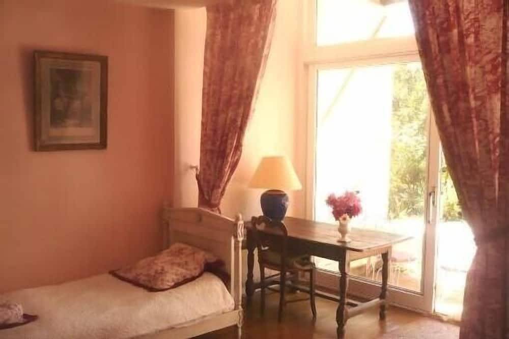 Gite avec forêt et  grande  piscine ,étangs.privés  proche chateaux de la loire in Vou, Région de Loches