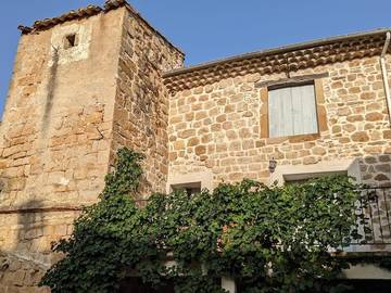 Gîte pour 8 personnes, avec jardin ainsi que terrasse et piscine à Gabian
