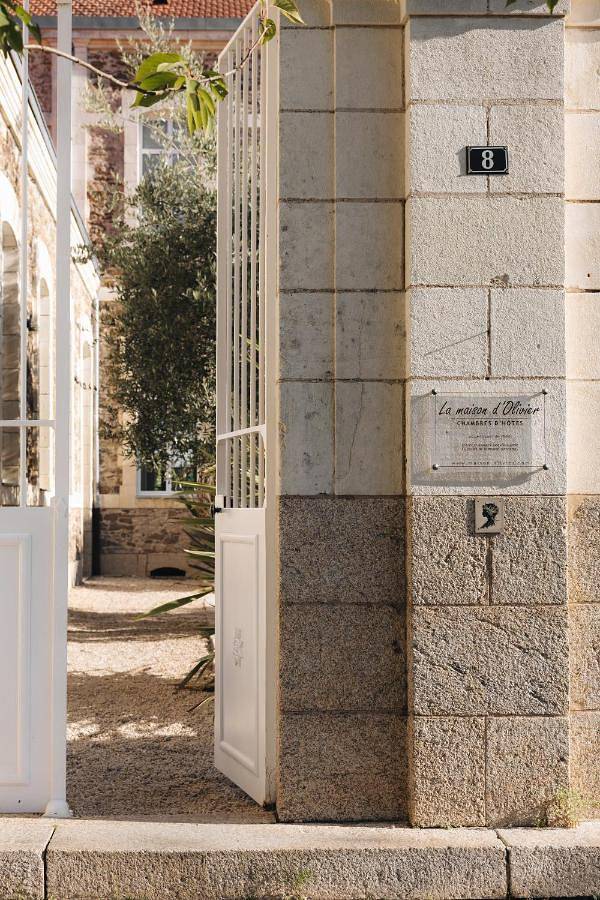 Location de vacances pour 2 personnes, avec terrasse ainsi que piscine et jardin à Mesnard-la-Barotière - 2