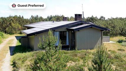 Ferienhaus für 6 Personen, mit Whirlpool und Sauna sowie Terrasse in Tirpitz Museum (Oksby)