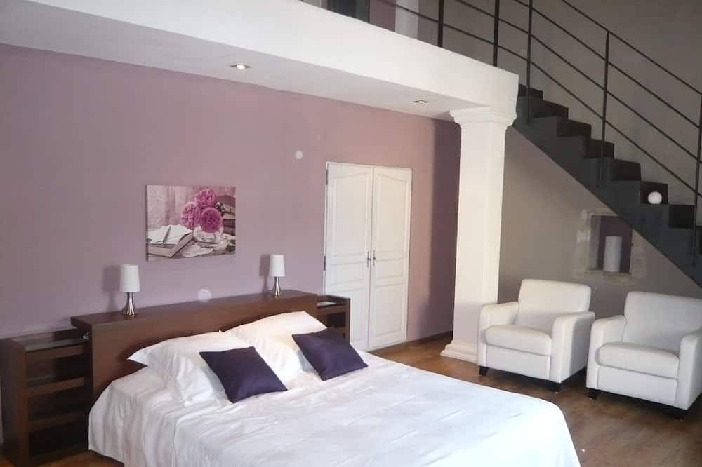 Bauernhaus aus dem 14. Jahrhundert, privater Pool, 260 m², moderne Einrichtung! quiet! in Bagnols-sur-Cèze, Nimes und Umgebung