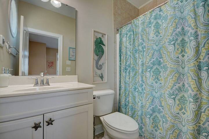 Vacation house for 20 people, with pool and balcony as well as hot tub, with pets in North Carolina