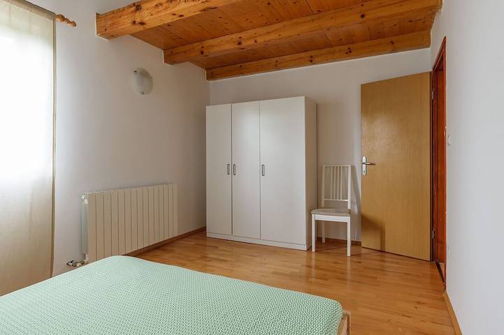 Large Relaxing Garden Retreat Close to the Centre, Beaches and Countryside in Pula-Medulin, Pula