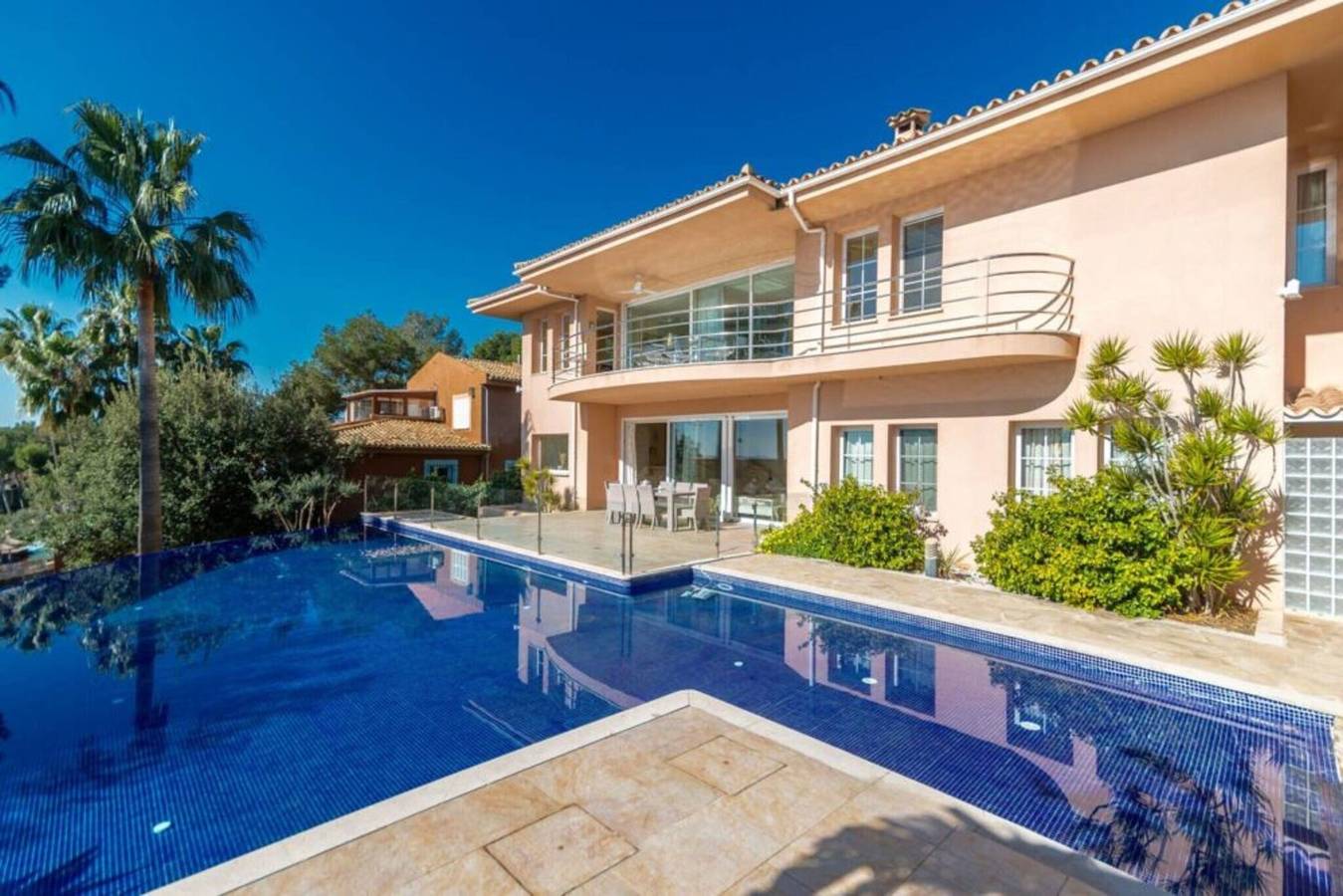 Villa 'Alcanada Paradise' mit Meerblick, Wlan und Klimaanlage in Alcanada, Alcúdia