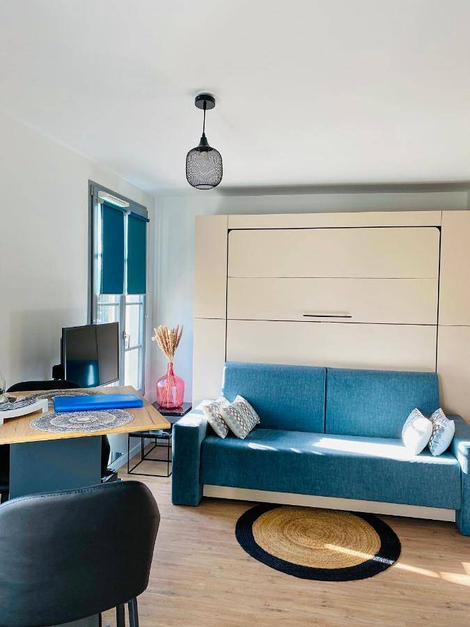 Appartement entier, Studio Apartment in Pontoise, Val-d'Oise
