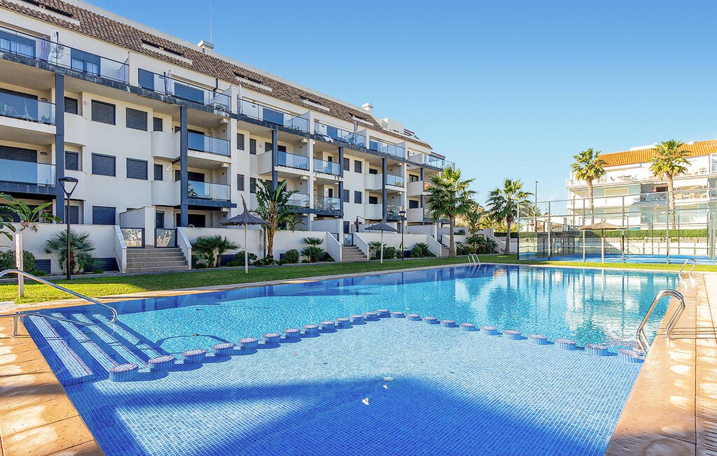 Apartamento vacacional entero, Moderno Apartamento de Vacaciones con Piscina y Parking - Cerca de la Playa de Les Bovetes in El Palmar, Costa Blanca