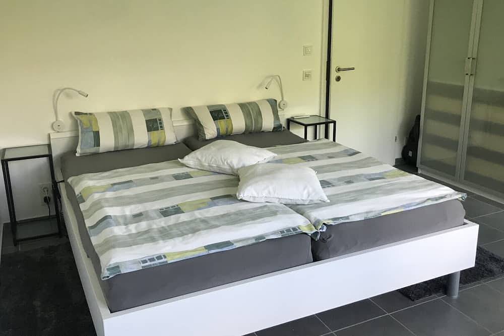 Ganze Wohnung, Ferienwohnung auf der Höri, Terrasse und Garten, 8 Minuten Fußweg zum Bodensee in Gaienhofen, Untersee