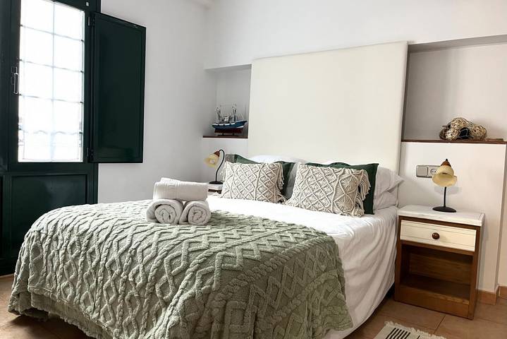 Entire apartment, Cozy Apartment near La Escala – 200m to City Center & Coastline in Cudillero, Costa Verde (Spain)
