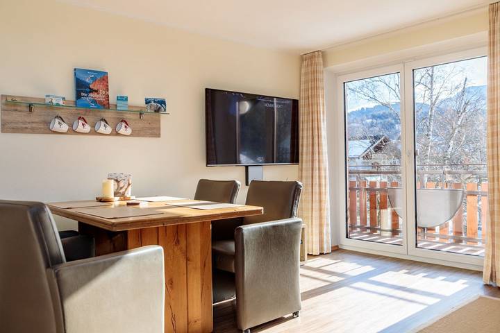 Ferienwohnung für 4 Personen, mit Balkon an der Zugspitzland