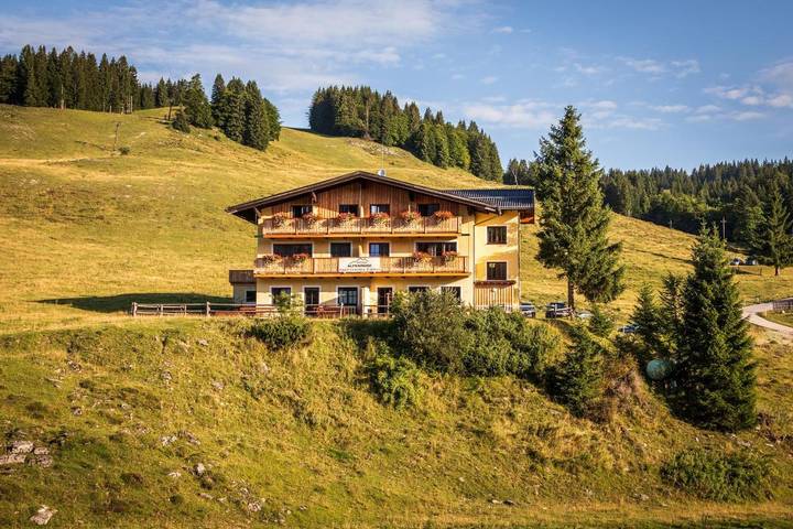 Gîte pour 2 personnes, avec Balcon et Terrasse ainsi que Jardin et Vue à St. Koloman