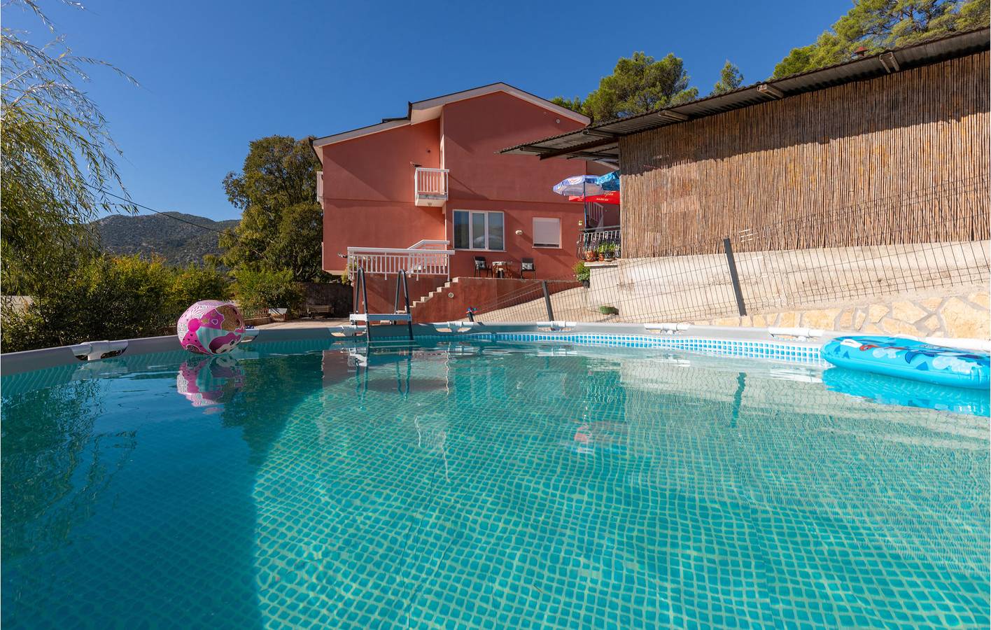 Ganze Ferienwohnung, Gemütliche 2-Zimmer-Wohnung mit Pool, WLAN und Parkplatz in Dubrovnik-Neretva