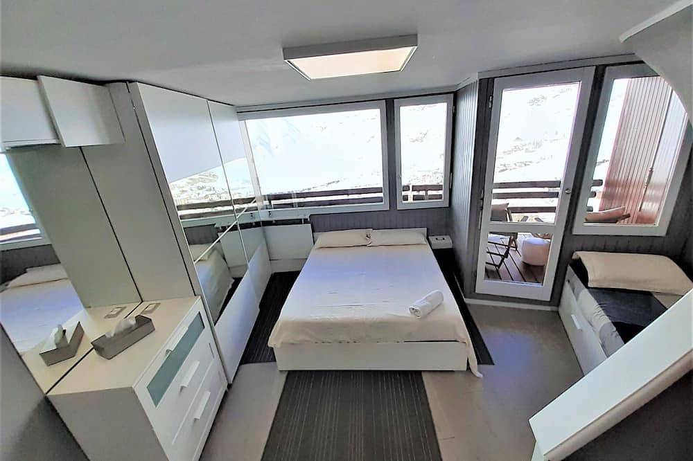 Entire apartment, Wonderful Apartment On The Ski Slopes Of Cervinia Location 'Sky High in Cervinia Cielo Alto, Valtournenche