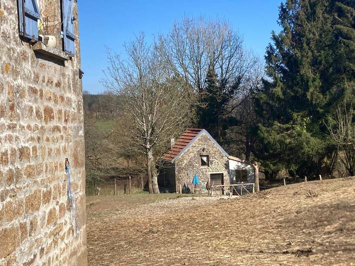 Location de vacances pour 3 personnes, avec Terrasse ainsi que Jardin et Vue à Chaulieu - 3