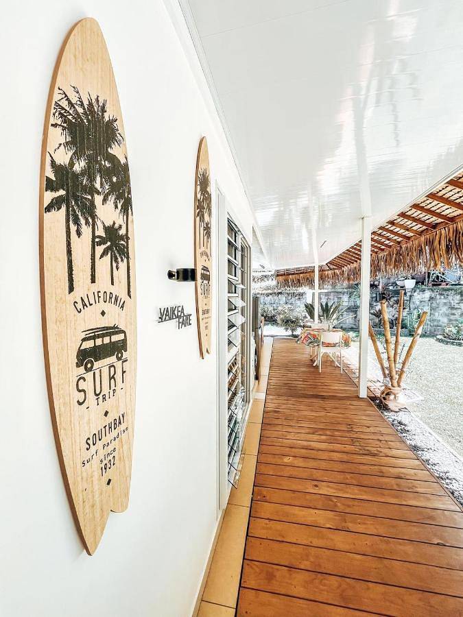 Cottage pour 2 personnes, avec terrasse ainsi que piscine et jardin dans Mahina