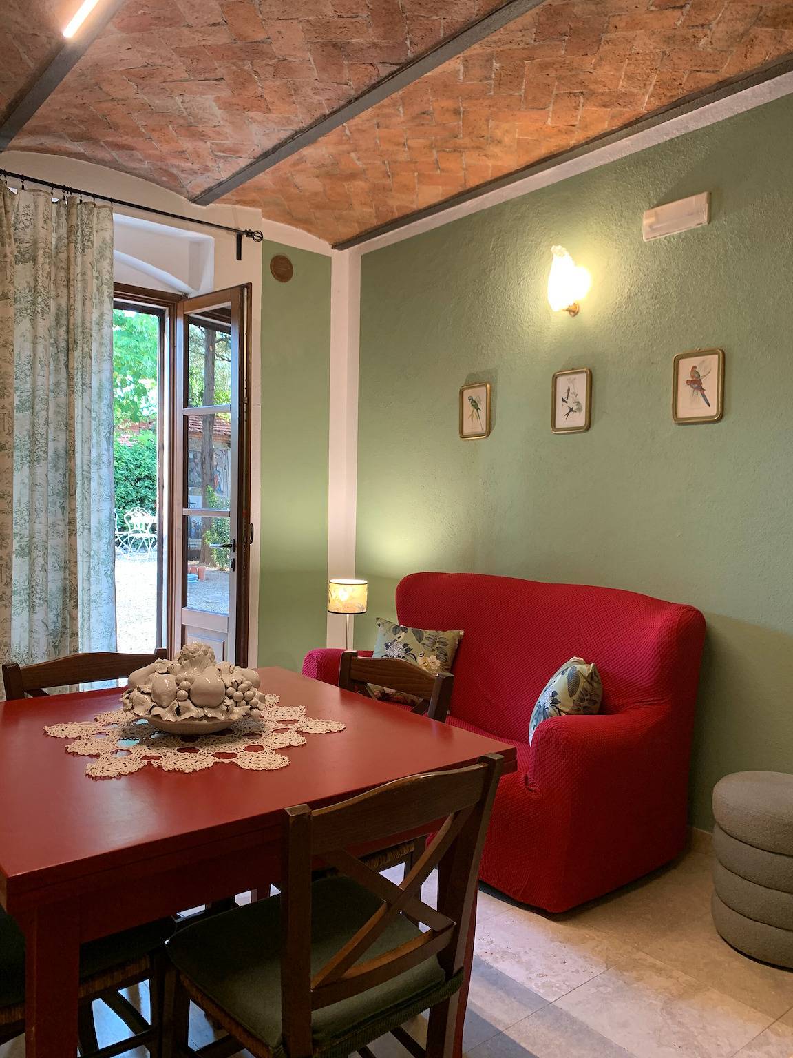 Appartement entier, Agriturismo Santa Luce - appartement 'Lavande' avec piscine partagée, jardin privé et Wi-Fi in Foiano della Chiana, Province d'Arezzo