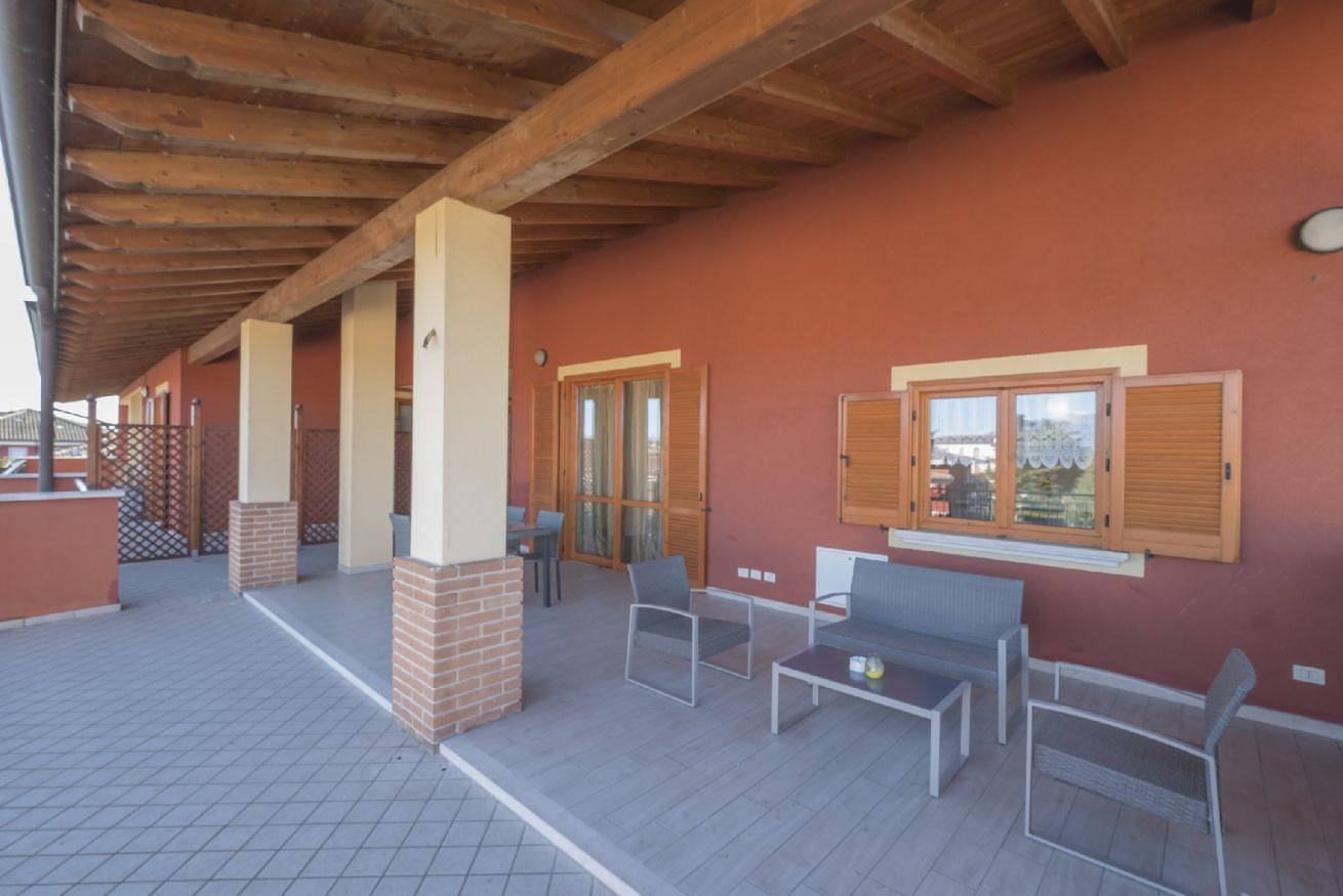 Appartement entier, Appartement de vacances pour 2 personnes avec piscine in Santa Maria di Lugana, Sirmione